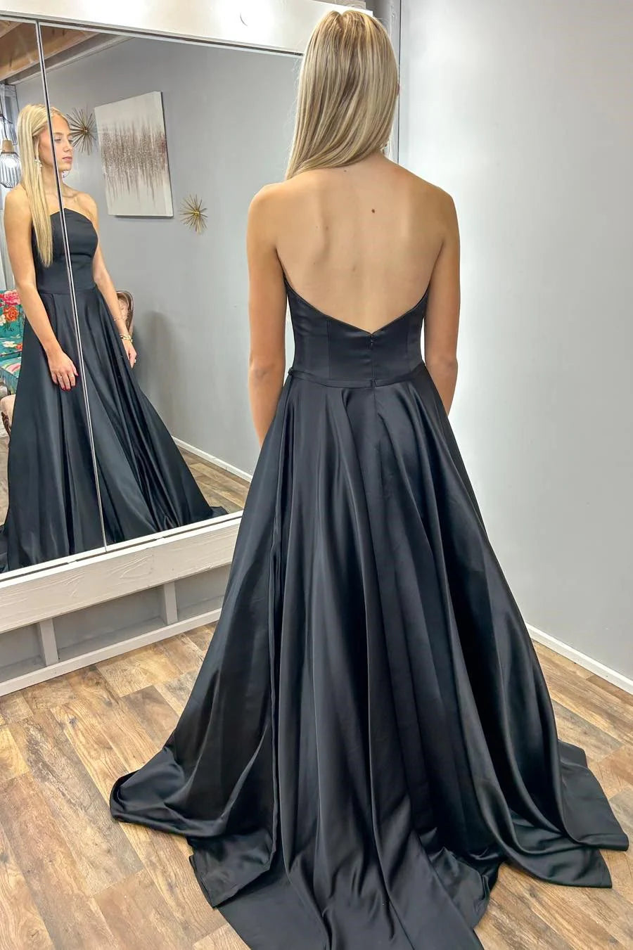 Vestido de fiesta con hombros descubiertos y espalda abierta sencilla